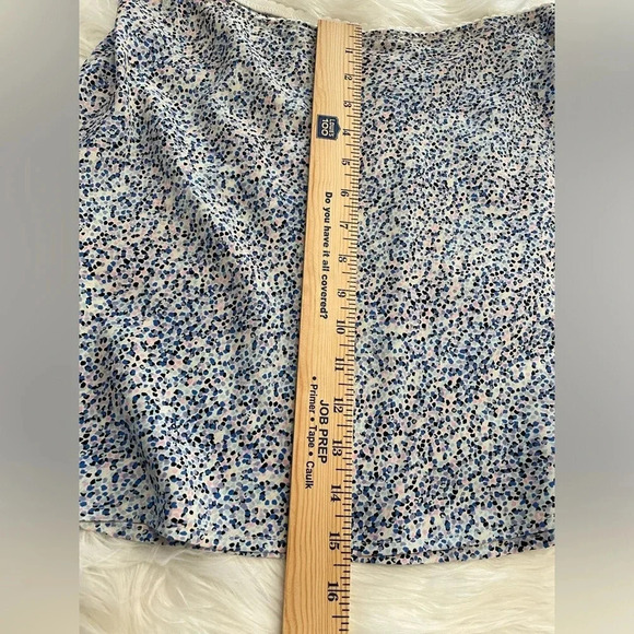 Altar'd State mini skirt with an elastic waistband - Picture 5 of 6